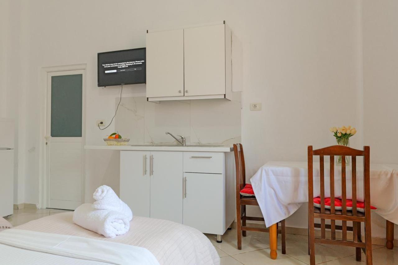 Sunflower Hotel Ksamil Exterior photo
